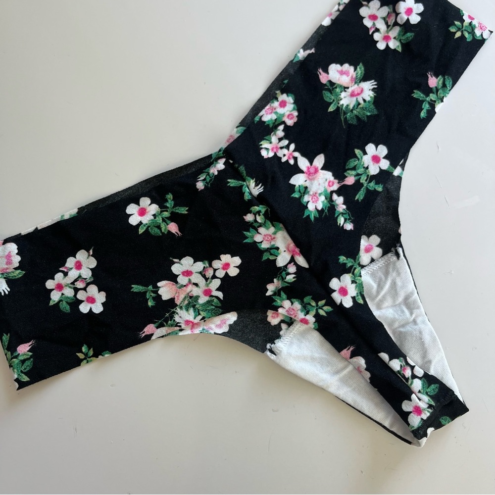 VICTORIA’S SECRET floral print thong